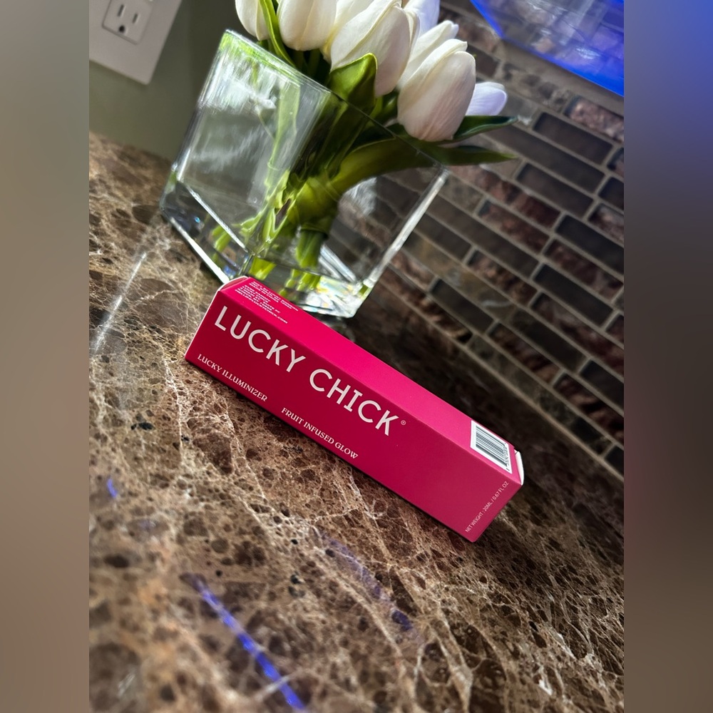 Lucky Chick Lucky Illuminizer Damn Glow Full Size New in Box